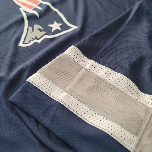 NFL Fanatics New England Patriots V-Neck T-Shirt NEW Men's - Picture 6 of 12